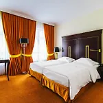 Relais & Chateaux Buelow Palais